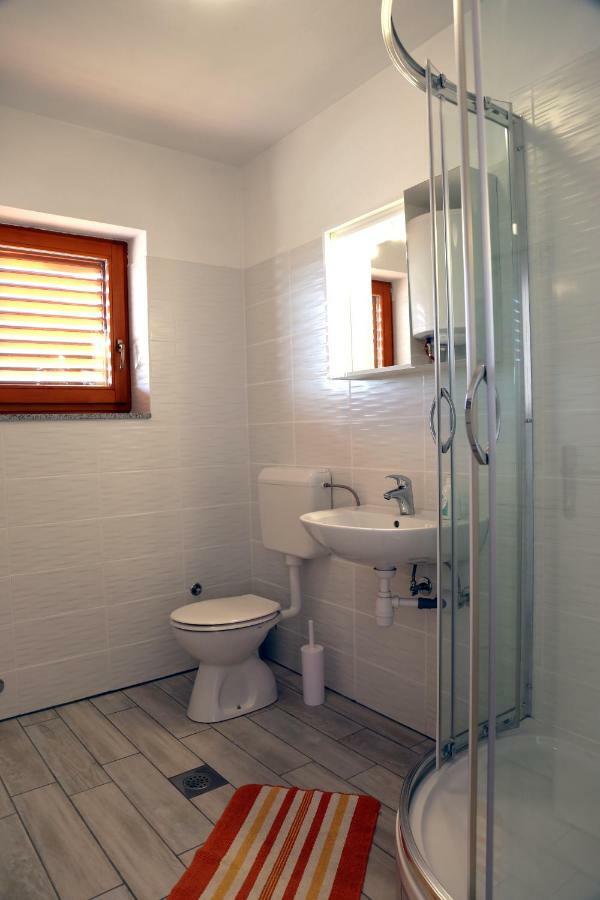 Apartments Laura ปิเนซิตซี ภายนอก รูปภาพ