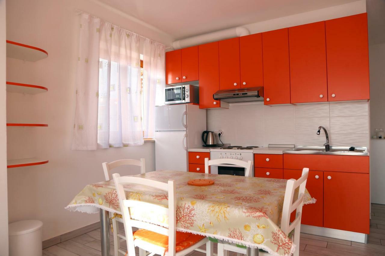 Apartments Laura ปิเนซิตซี ภายนอก รูปภาพ