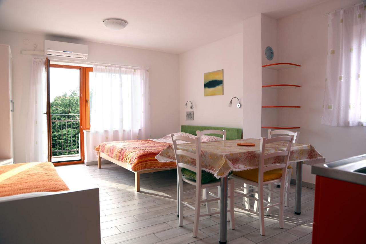 Apartments Laura ปิเนซิตซี ภายนอก รูปภาพ